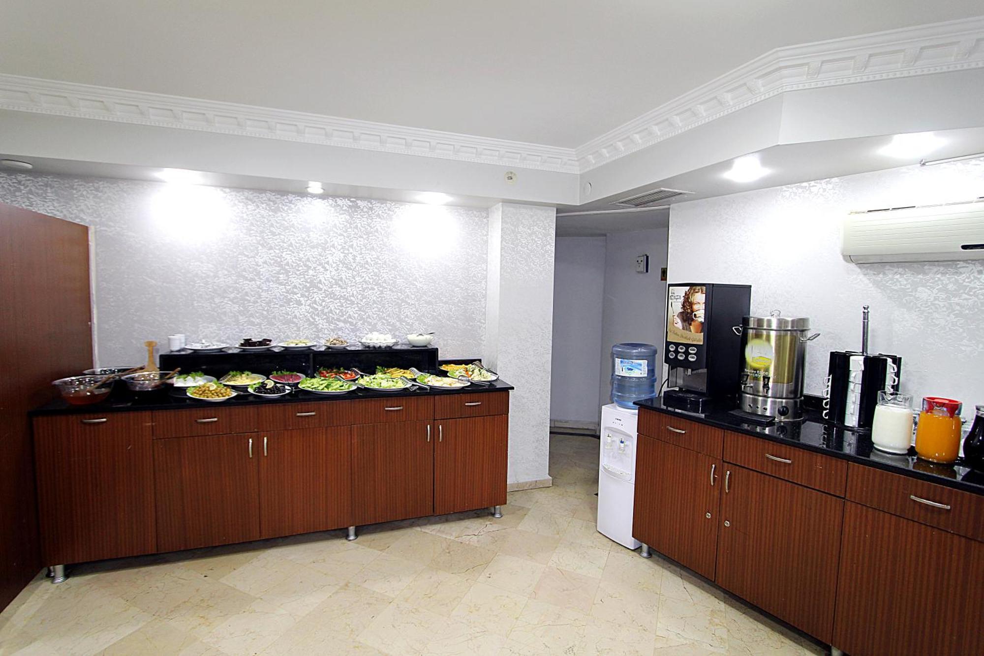 Lyon Hotel Истанбул Екстериор снимка