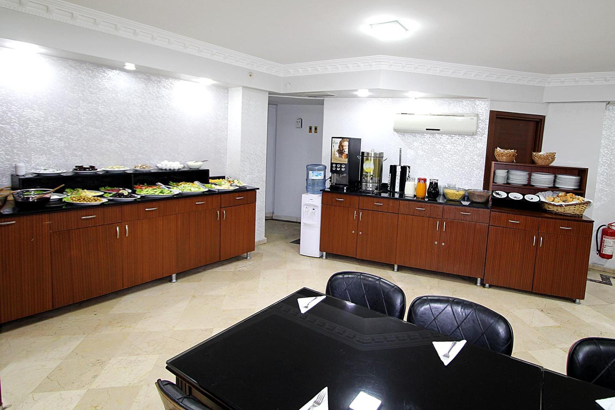 Lyon Hotel Истанбул Екстериор снимка