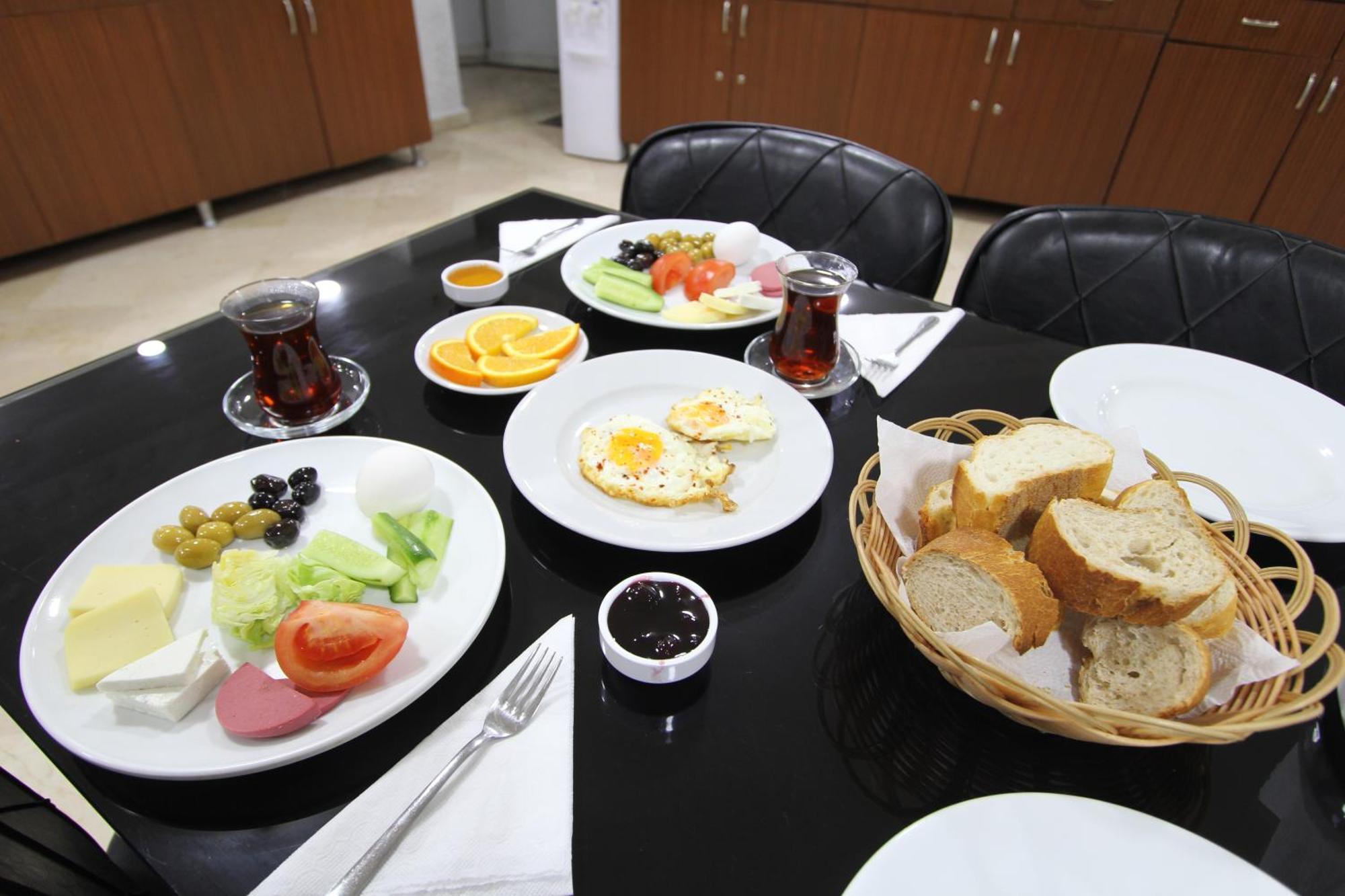 Lyon Hotel Истанбул Екстериор снимка