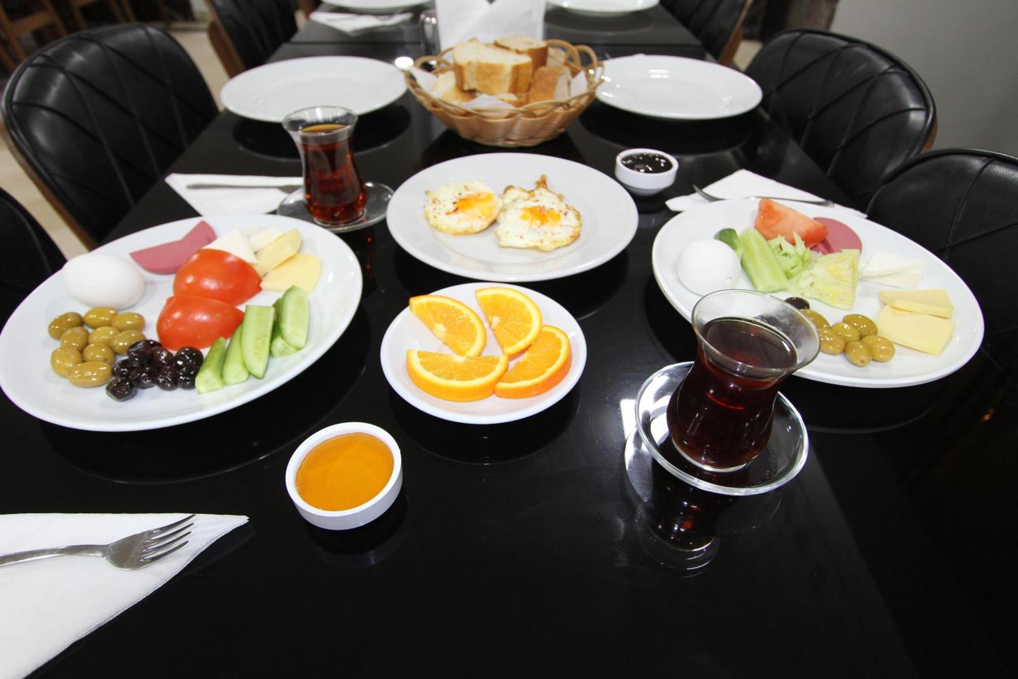 Lyon Hotel Истанбул Екстериор снимка