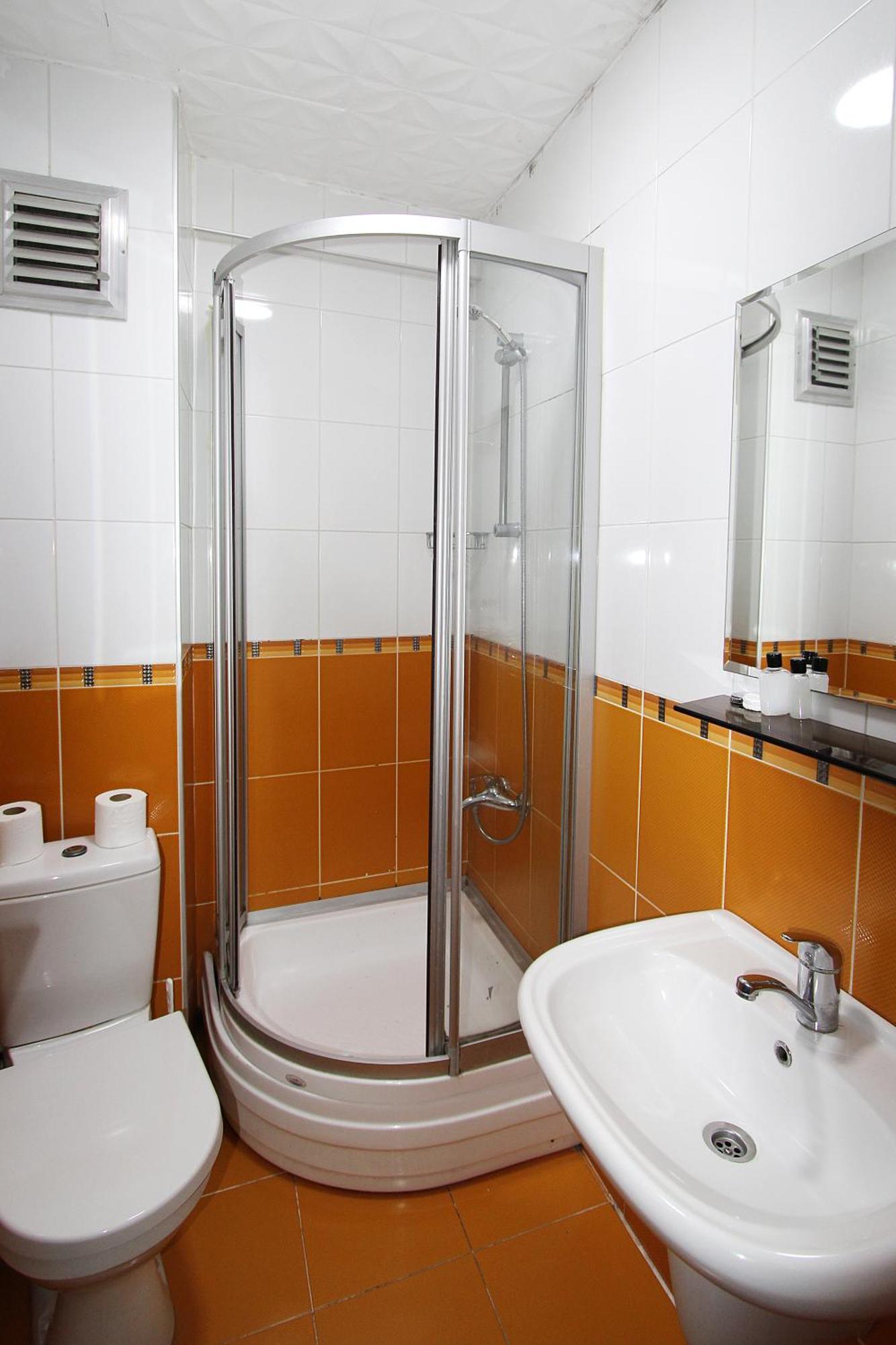 Lyon Hotel Истанбул Екстериор снимка