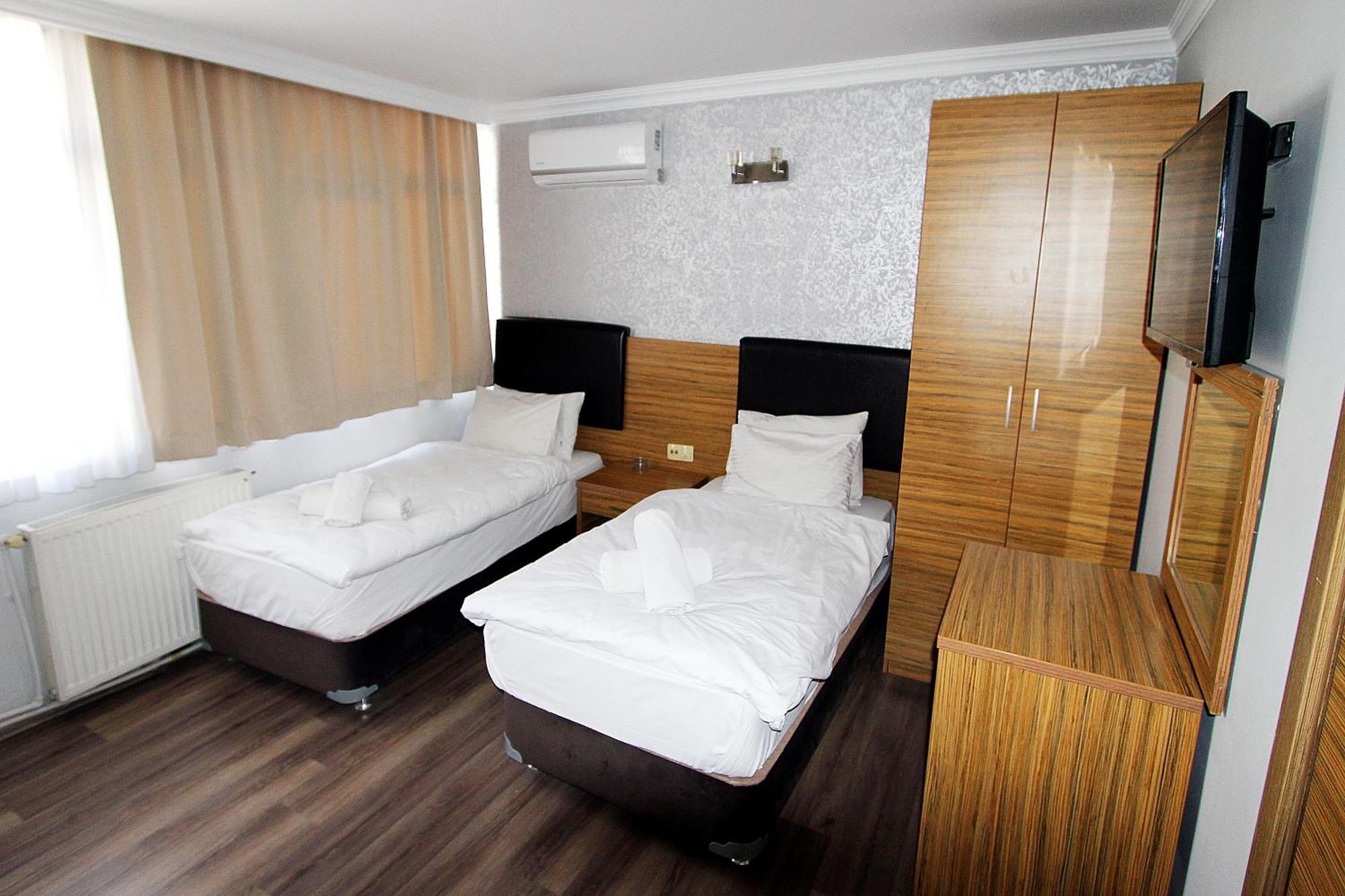 Lyon Hotel Истанбул Екстериор снимка
