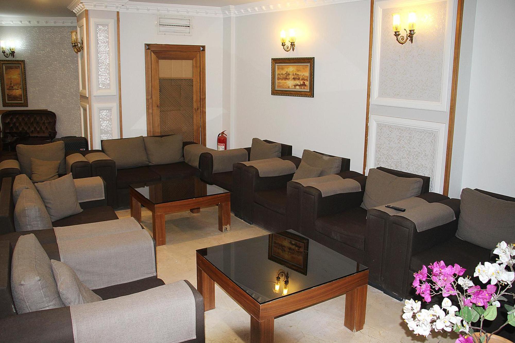 Lyon Hotel Истанбул Екстериор снимка