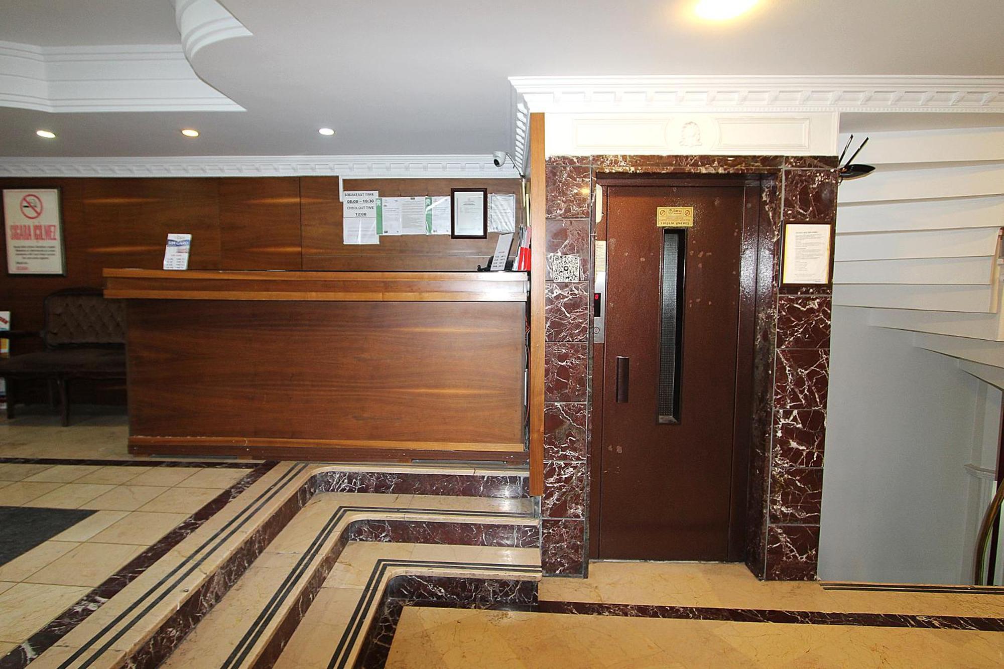 Lyon Hotel Истанбул Екстериор снимка