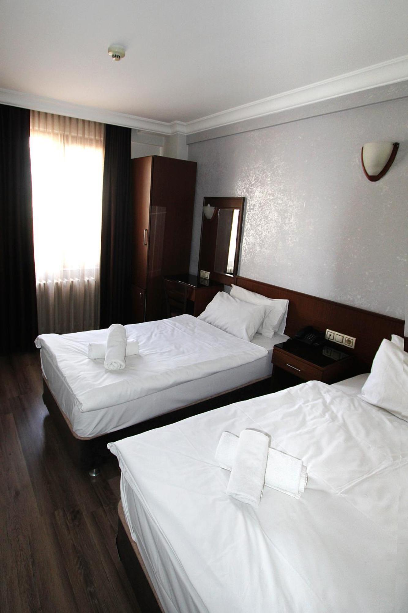 Lyon Hotel Истанбул Екстериор снимка