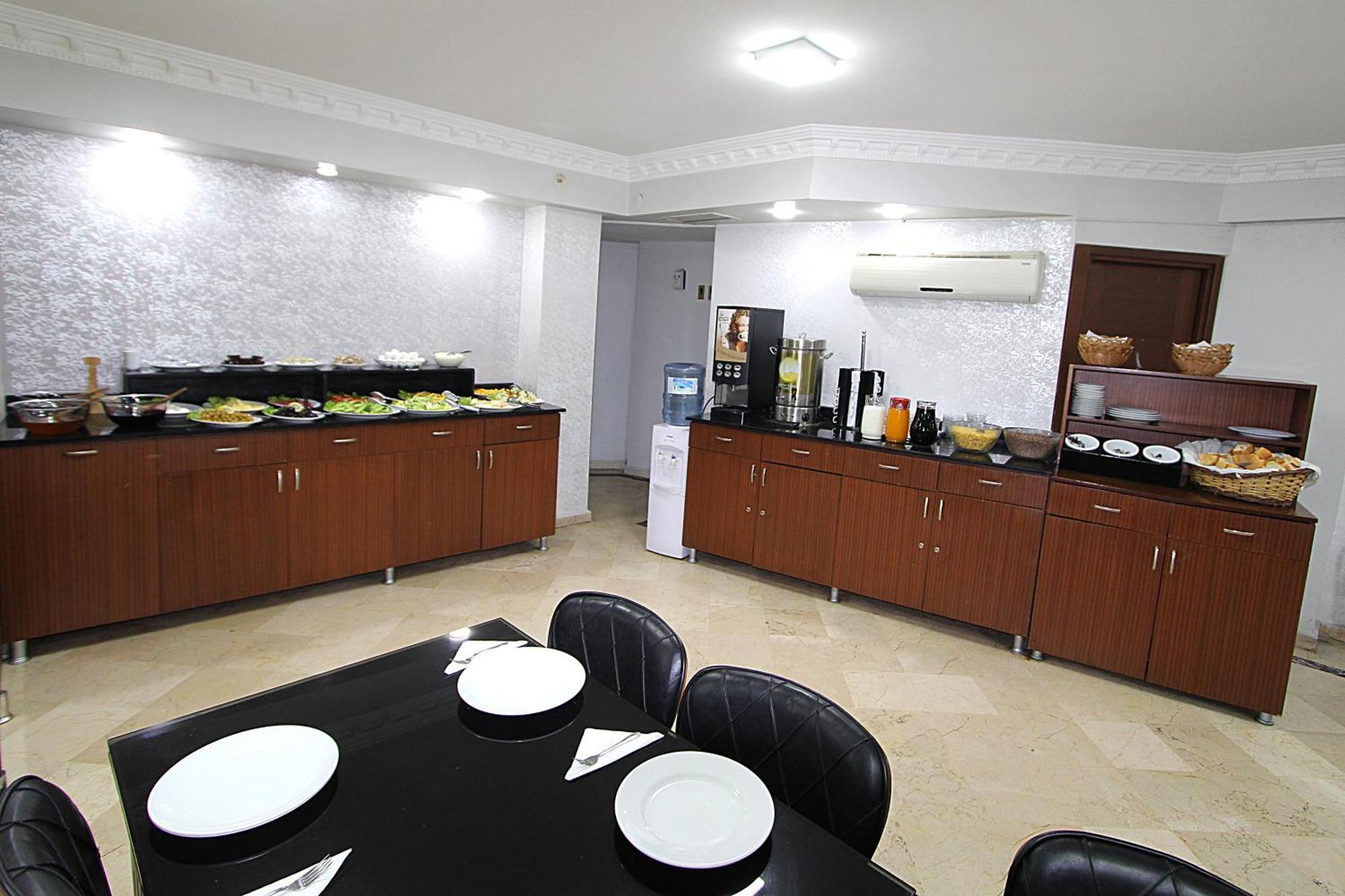Lyon Hotel Истанбул Екстериор снимка
